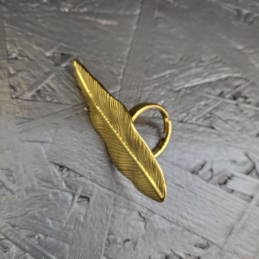 Bague Feuille Allongée – Acier Inoxydable Doré | Collection Tamu Moyyudé - Moyyudé