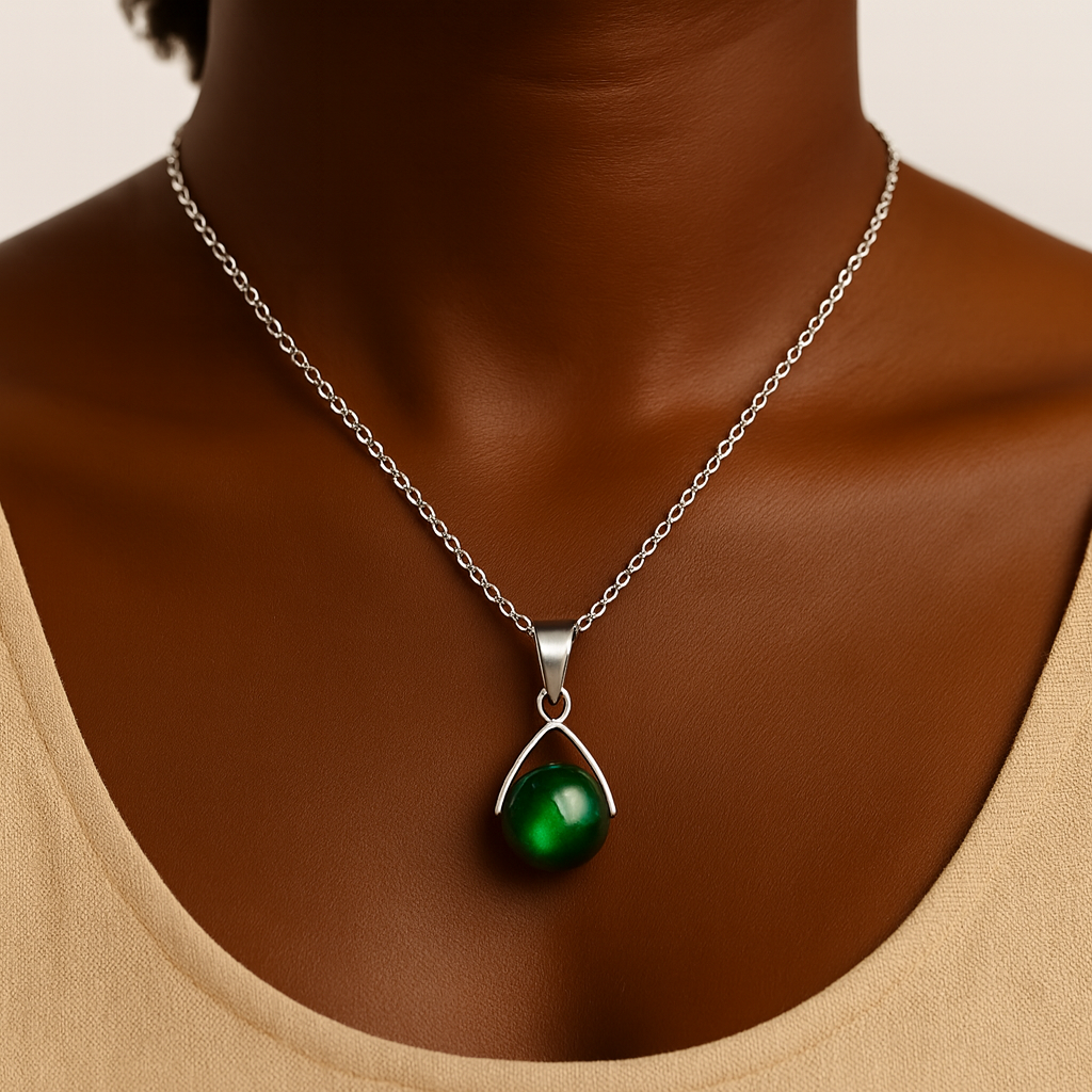 Collier Œil de Chat vert – Pierre Naturelle & Acier Inoxydable – Collection Naya - Moyyudé