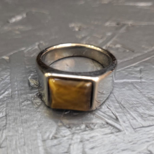 Anneau pierre naturelle homme avec pierre carrée couleur ambre sur bague homme Moyyudé