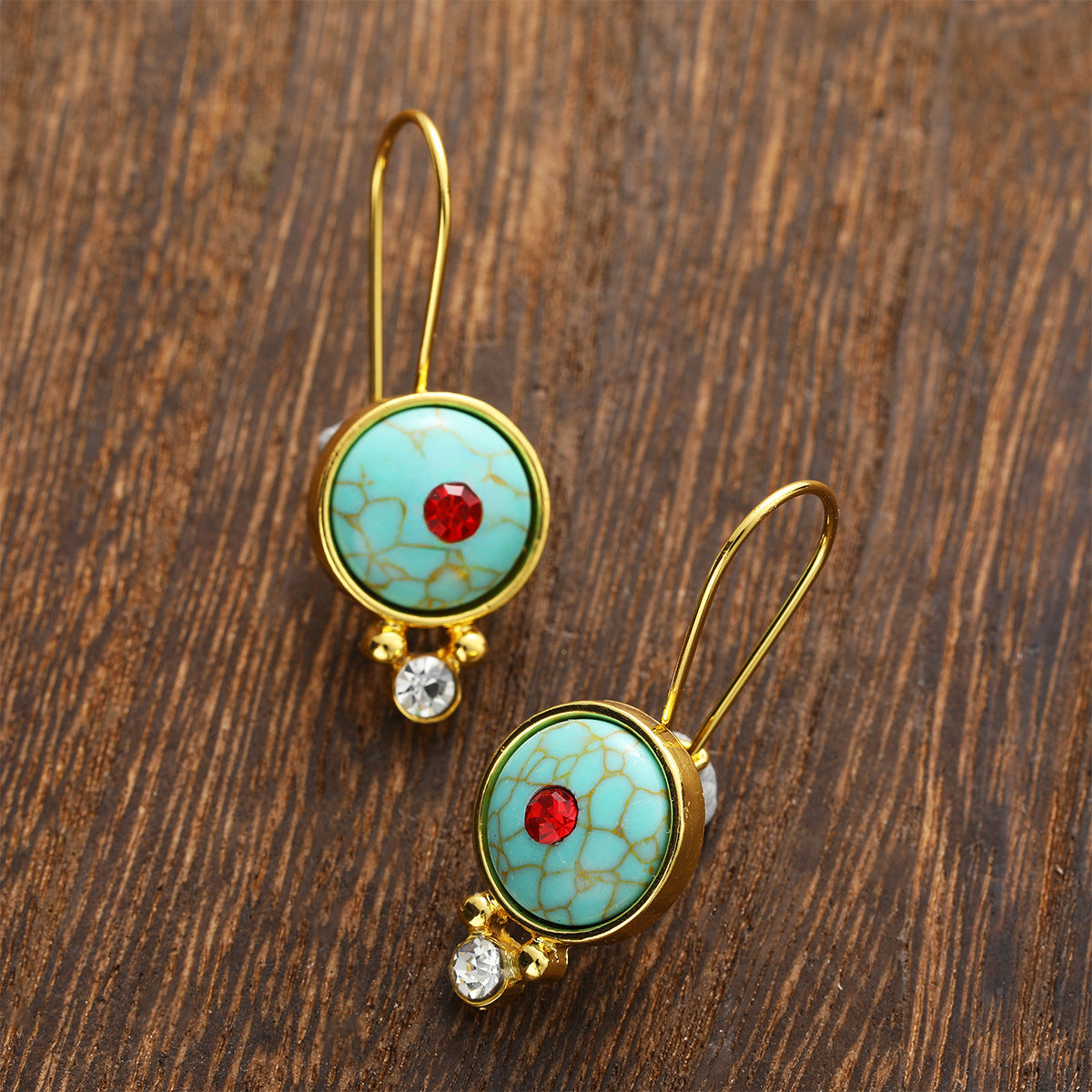 Boucles Bohèmes Turquoise Moyyude avec pierre rouge et détails dorés bijou bohème pour femmes