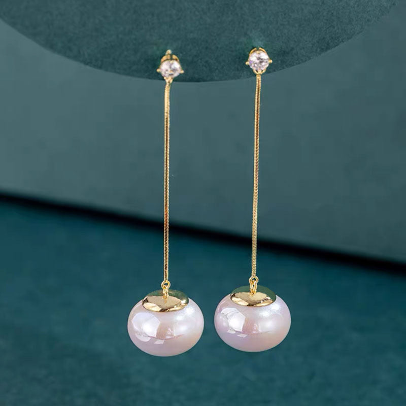 Boucles d'oreilles longues chic Moyyudé en métal doré avec perles blanches élégantes