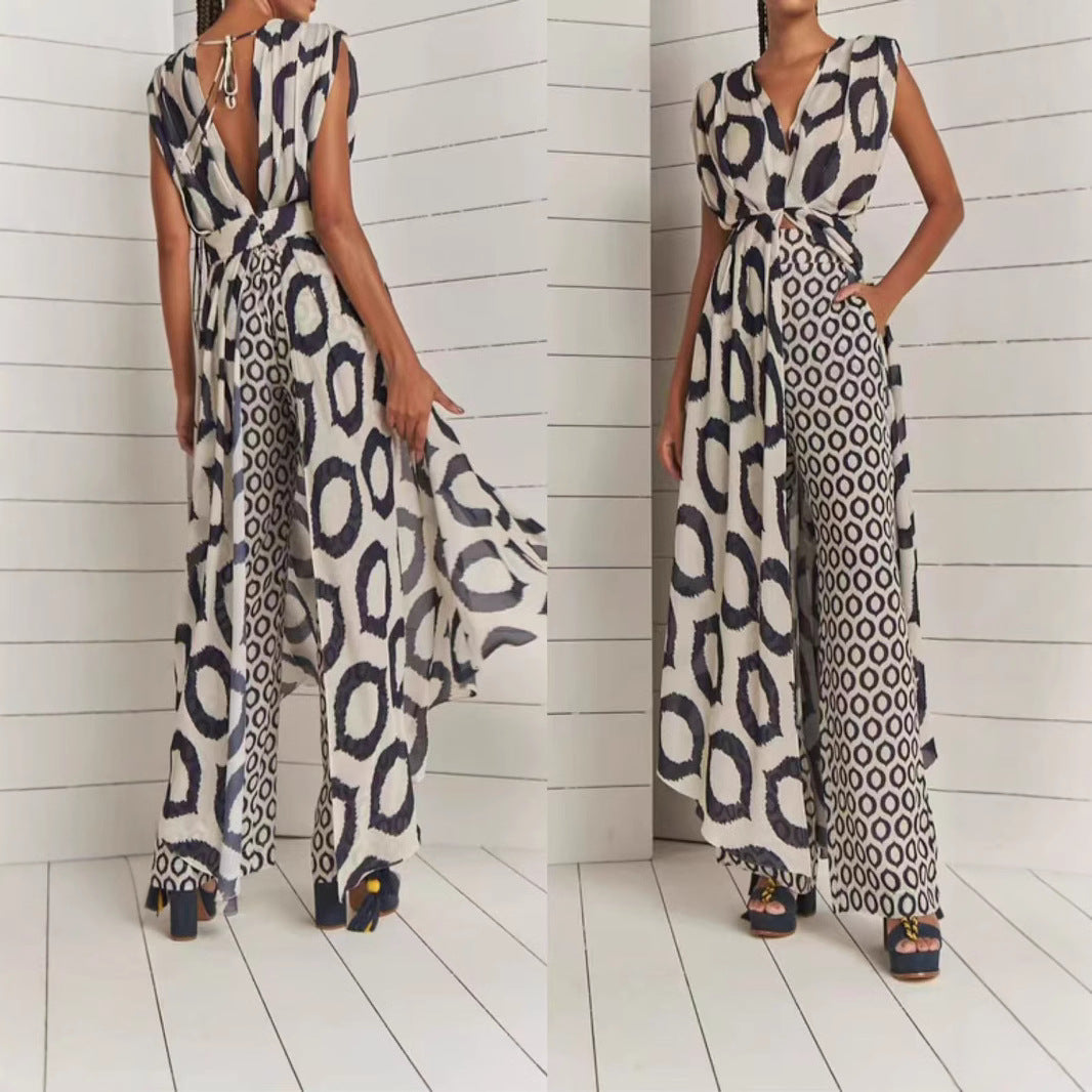 Ensemble dos nu à lacets Moyyudé avec motifs géométriques noir et blanc porté par une femme