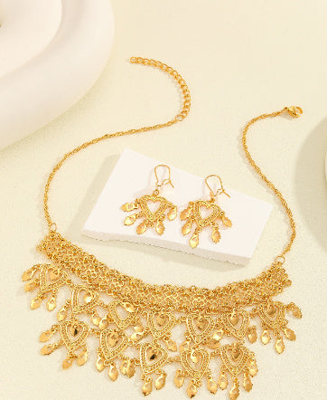 Parure princesse dorée Moyyudé avec collier et boucles d'oreilles en métal doré finement travaillé