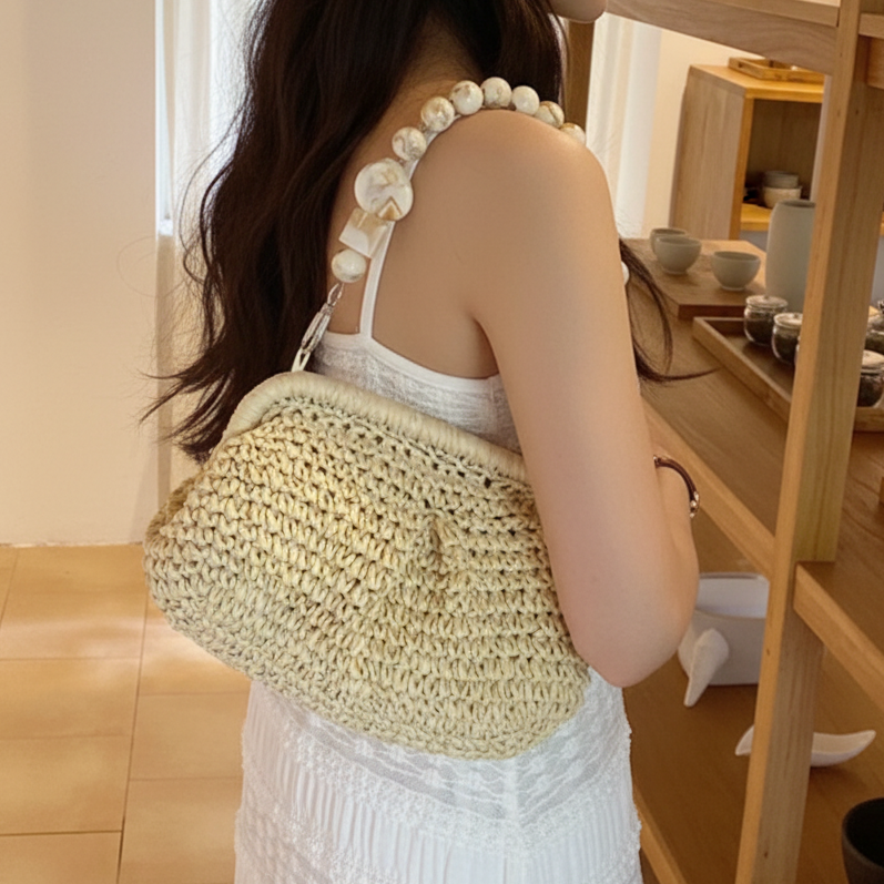 Sac épaule ivoire – mise en valeur lifestyle