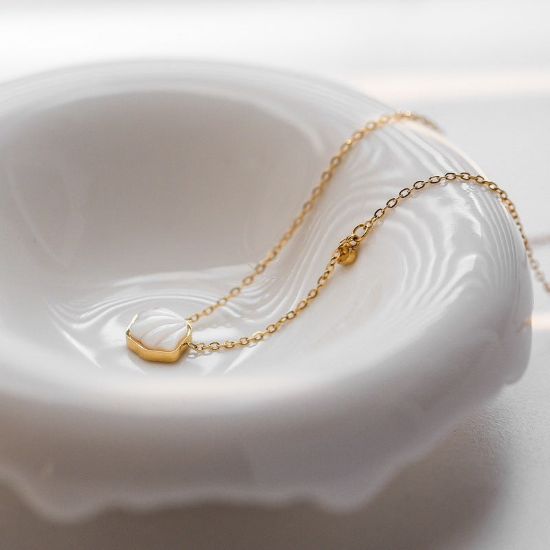 Collier Femme Élégance – Coquillage Blanc et Amour - Moyyudé