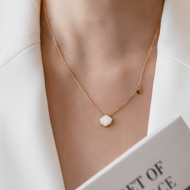 Collier Femme Élégance – Coquillage Blanc et Amour - Moyyudé