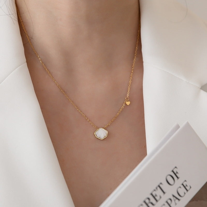 Collier Femme Élégance – Coquillage Blanc et Amour - Moyyudé