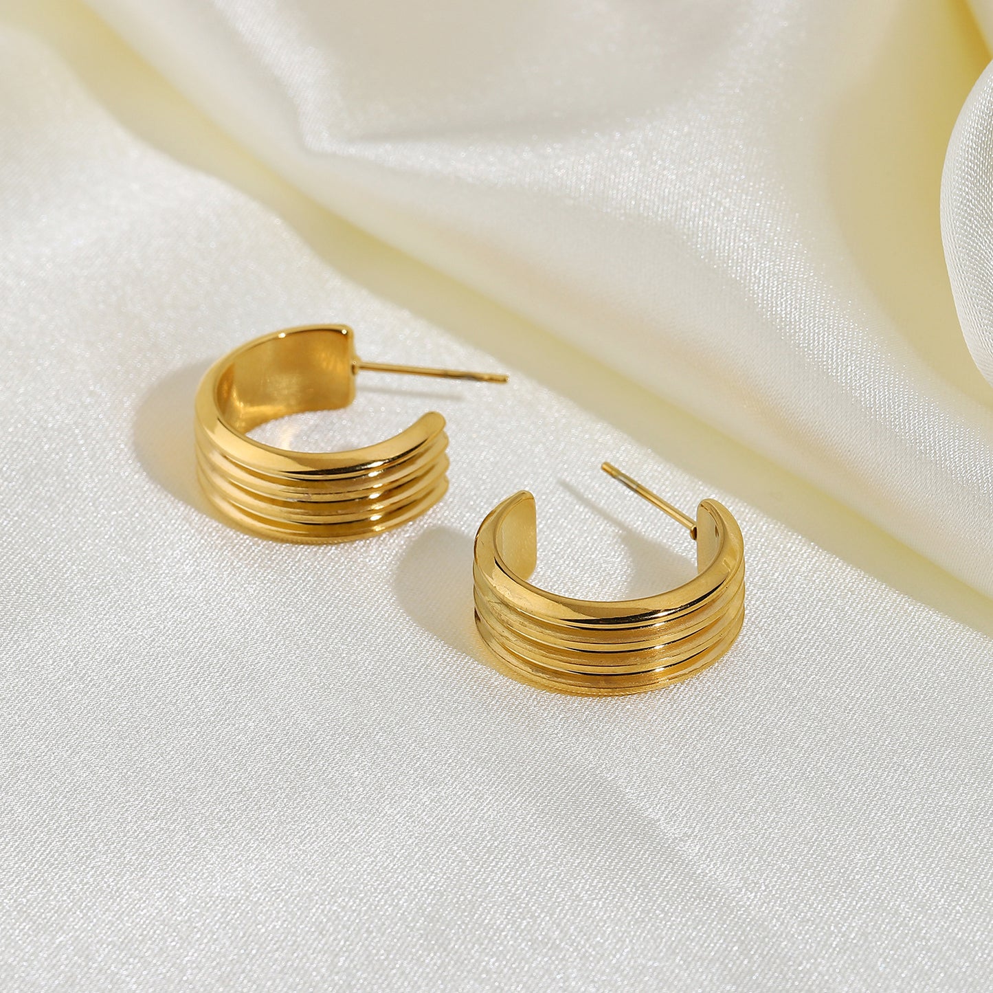 18K Vacuum Gold Plated L Stainless Steel Three-layer C Shape Tire Earrings - Moyyudé