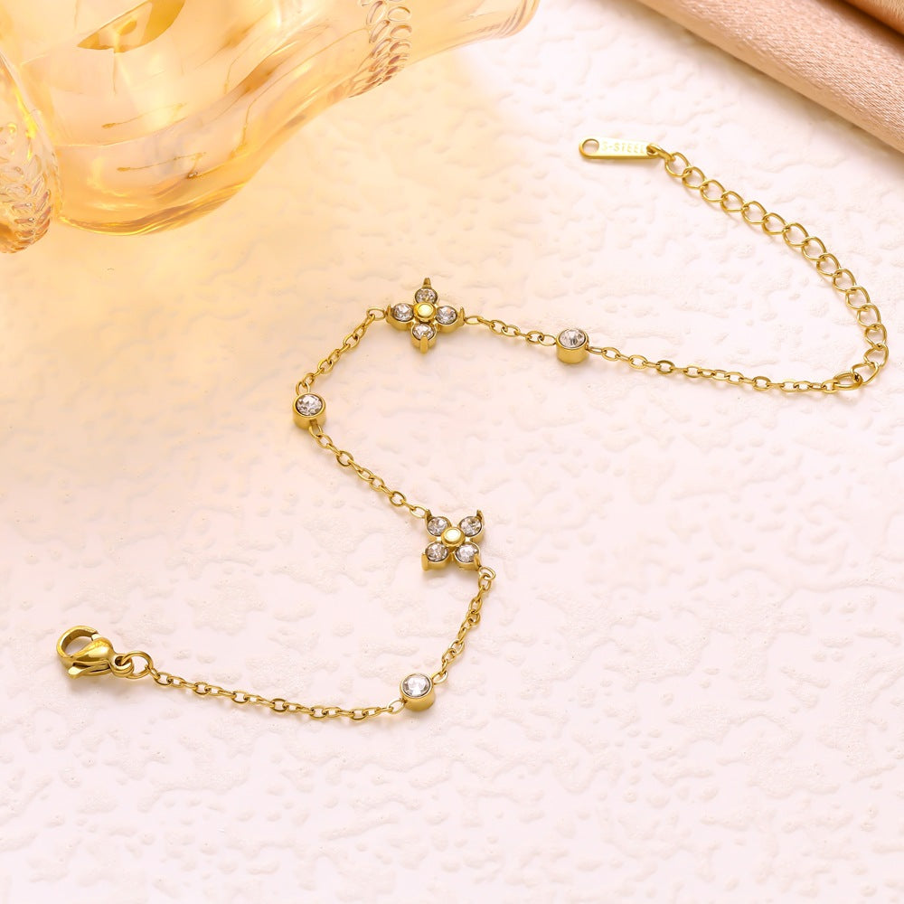 Simple And Versatile Retro Niche Floral Hand Jewelry - Moyyudé
