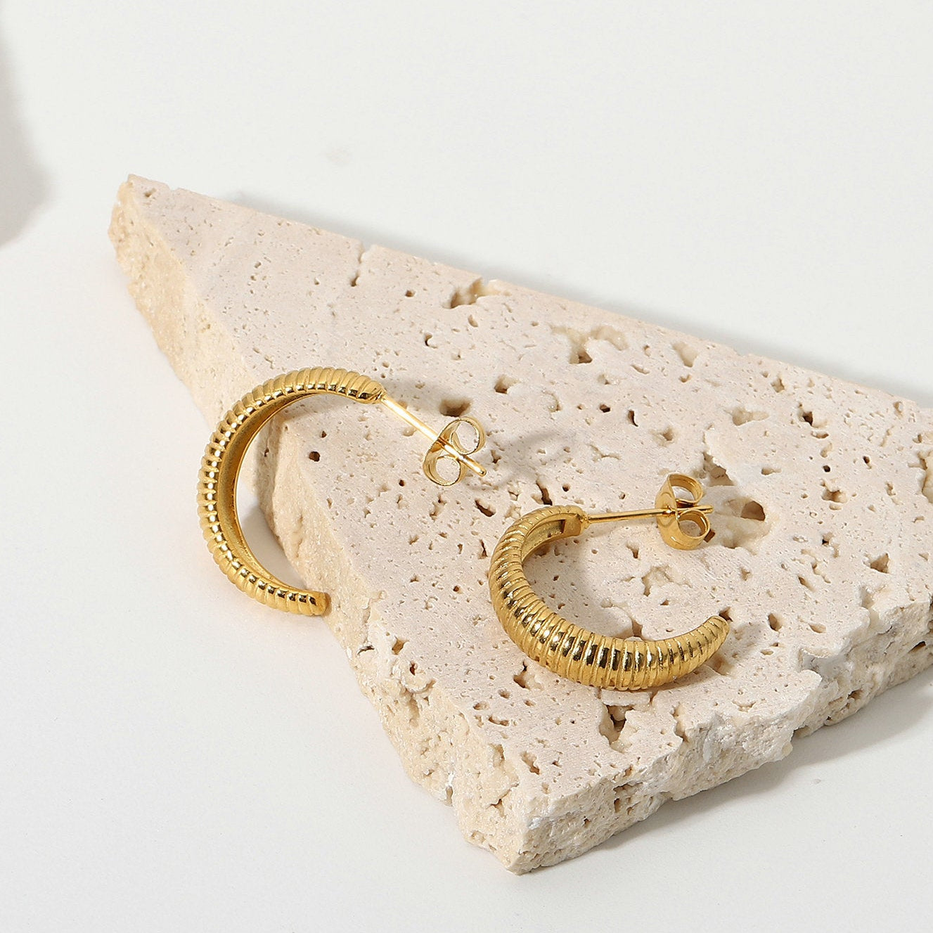 18K Gold-plated Croissant Earrings Stainless Steel Thin C-shaped Hoop Earrings Female Jewelry - Moyyudé