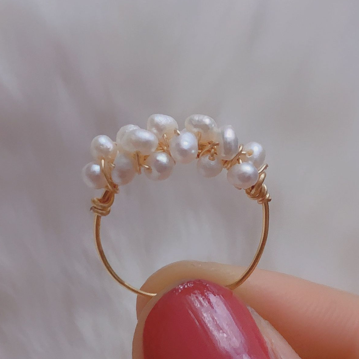 Bague Perle Elégante Moyyudé avec perles blanches fines sur anneau doré délicat