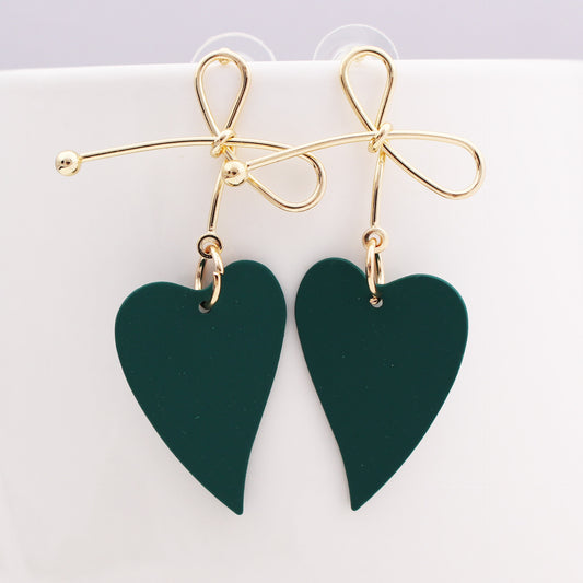 Boucles d'oreilles nœud papillon en métal doré avec pendentifs cœurs verts Moyyudé