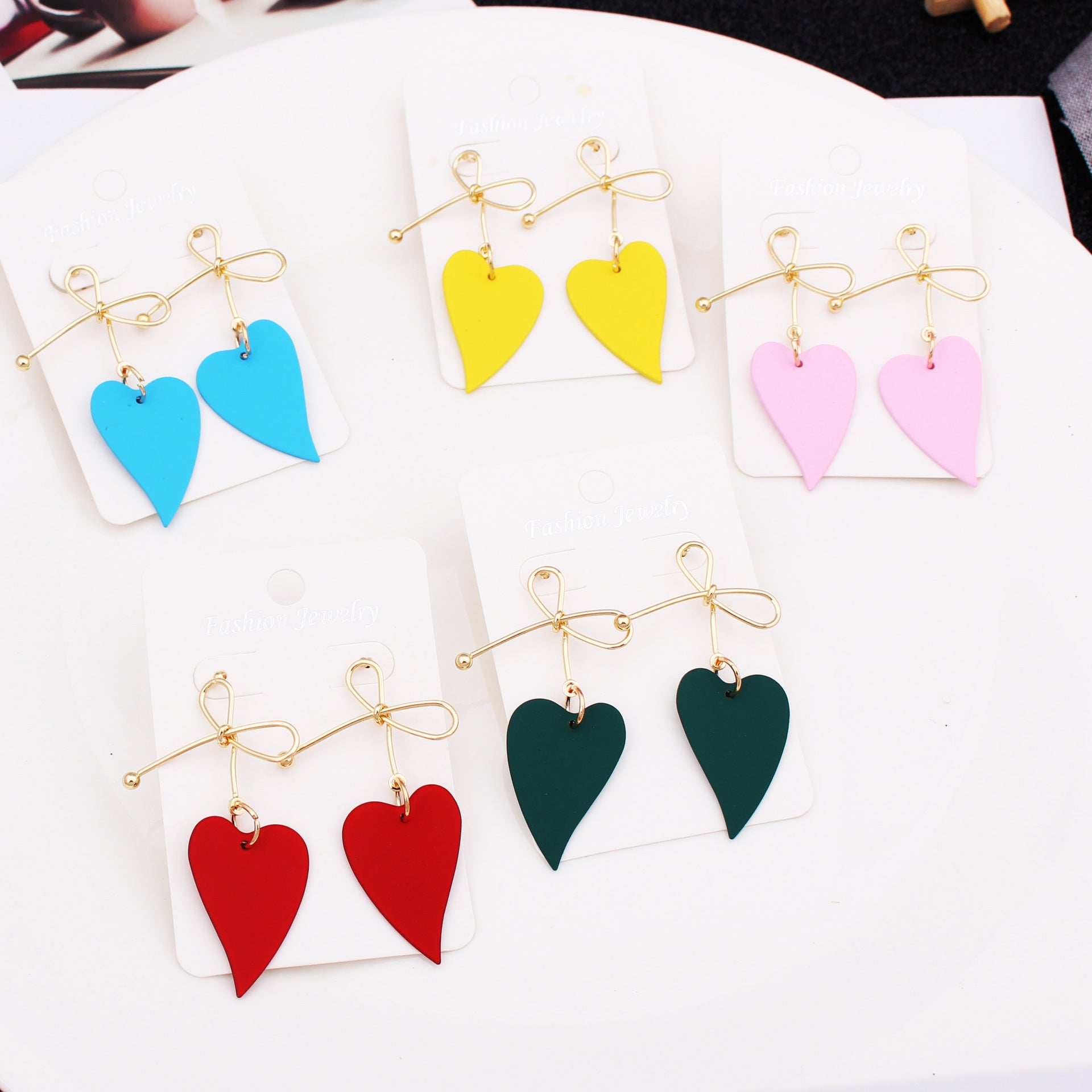 Boucles d'oreilles nœud papillon Moyyudé en métal doré avec pendentifs cœur colorés bleu jaune rose rouge vert