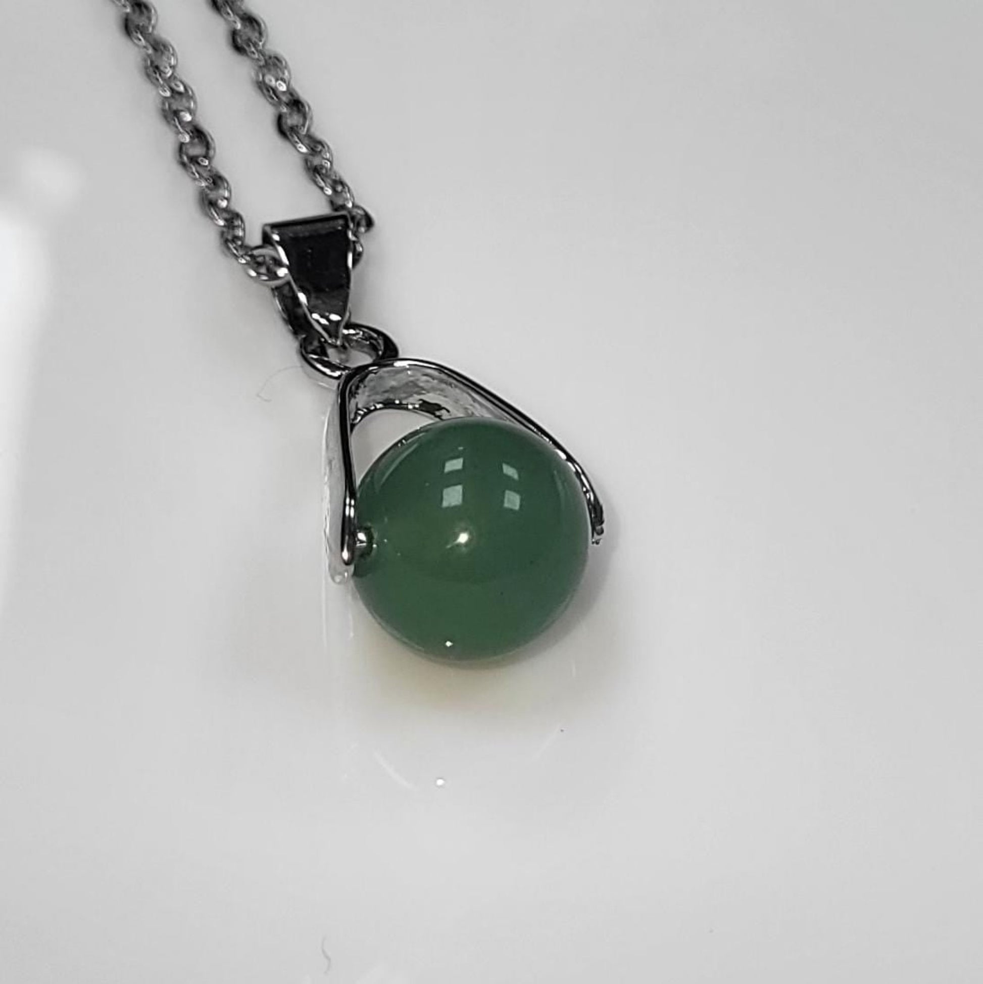 Collier aventurine pierre naturelle avec pendentif sphérique vert et chaîne argentée Moyyudé