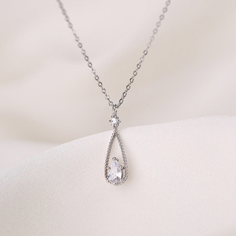 Collier goutte d'eau zircon en style français délicat avec pendentif en argent Moyyudé