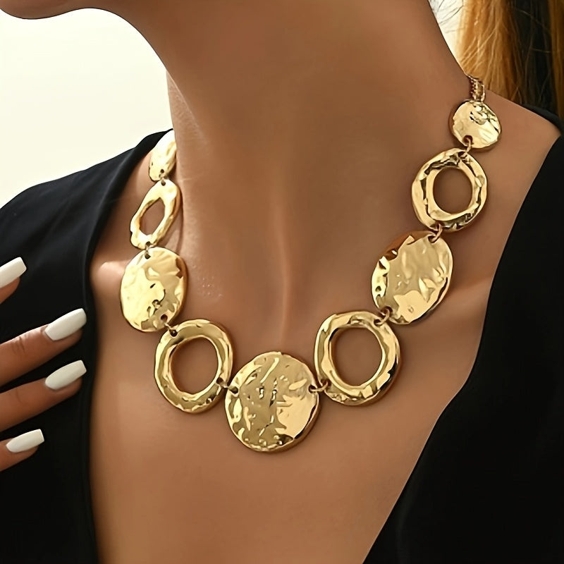 Collier fait main Moyyudé en métal doré avec design unique collier doré et formes rondes martelées