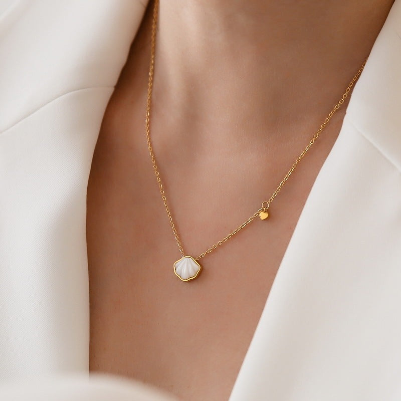 Collier Femme Élégance – Coquillage Blanc et Amour - Moyyudé