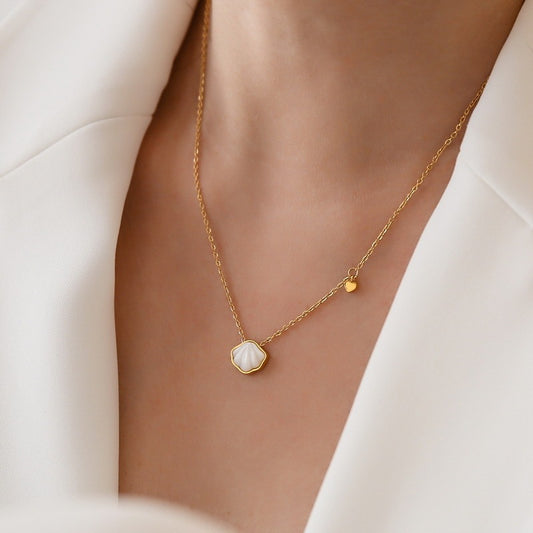Collier Femme Élégance – Coquillage Blanc et Amour - Moyyudé