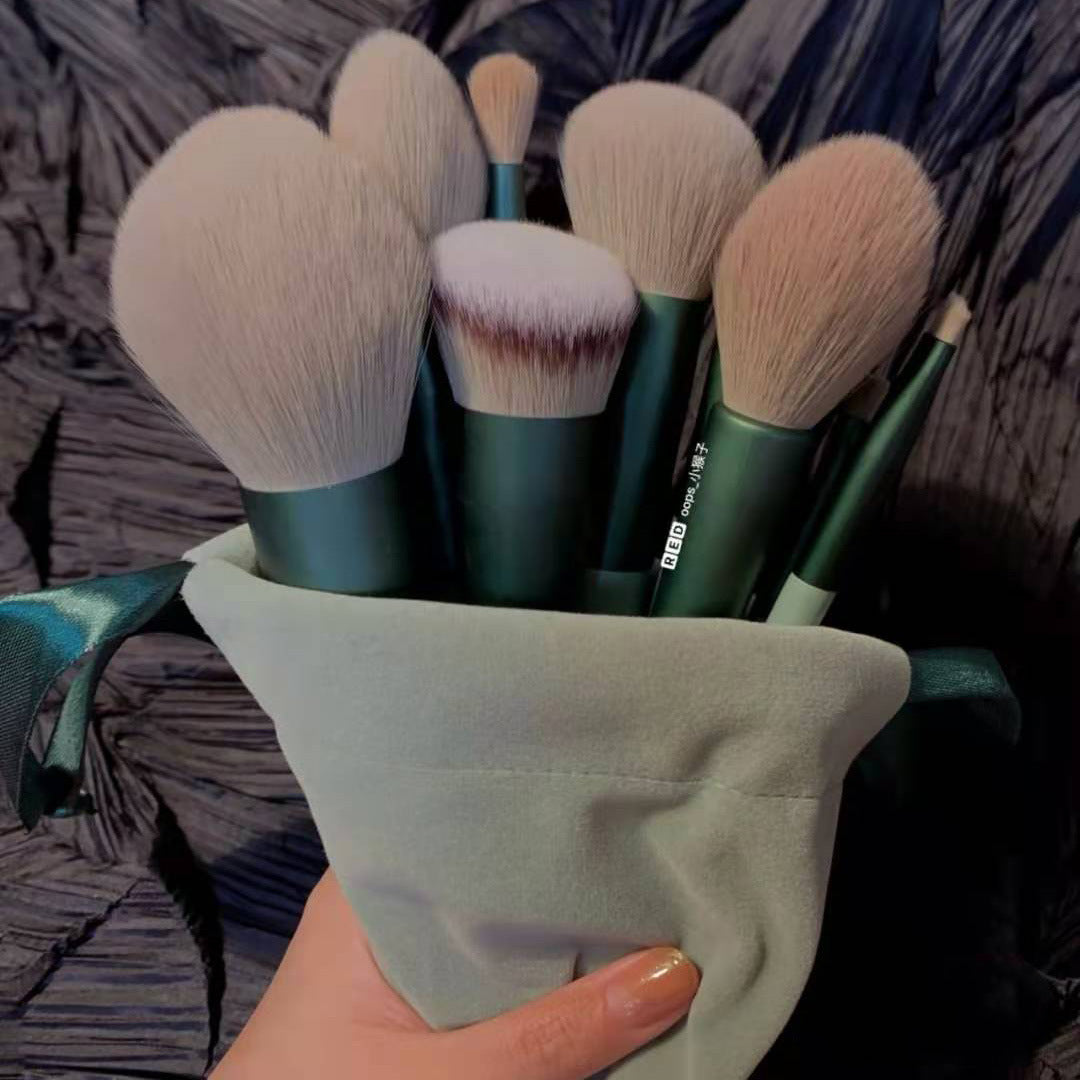 Set pinceaux teint et yeux Moyyudé avec poils doux dans pochette verte pour maquillage précis